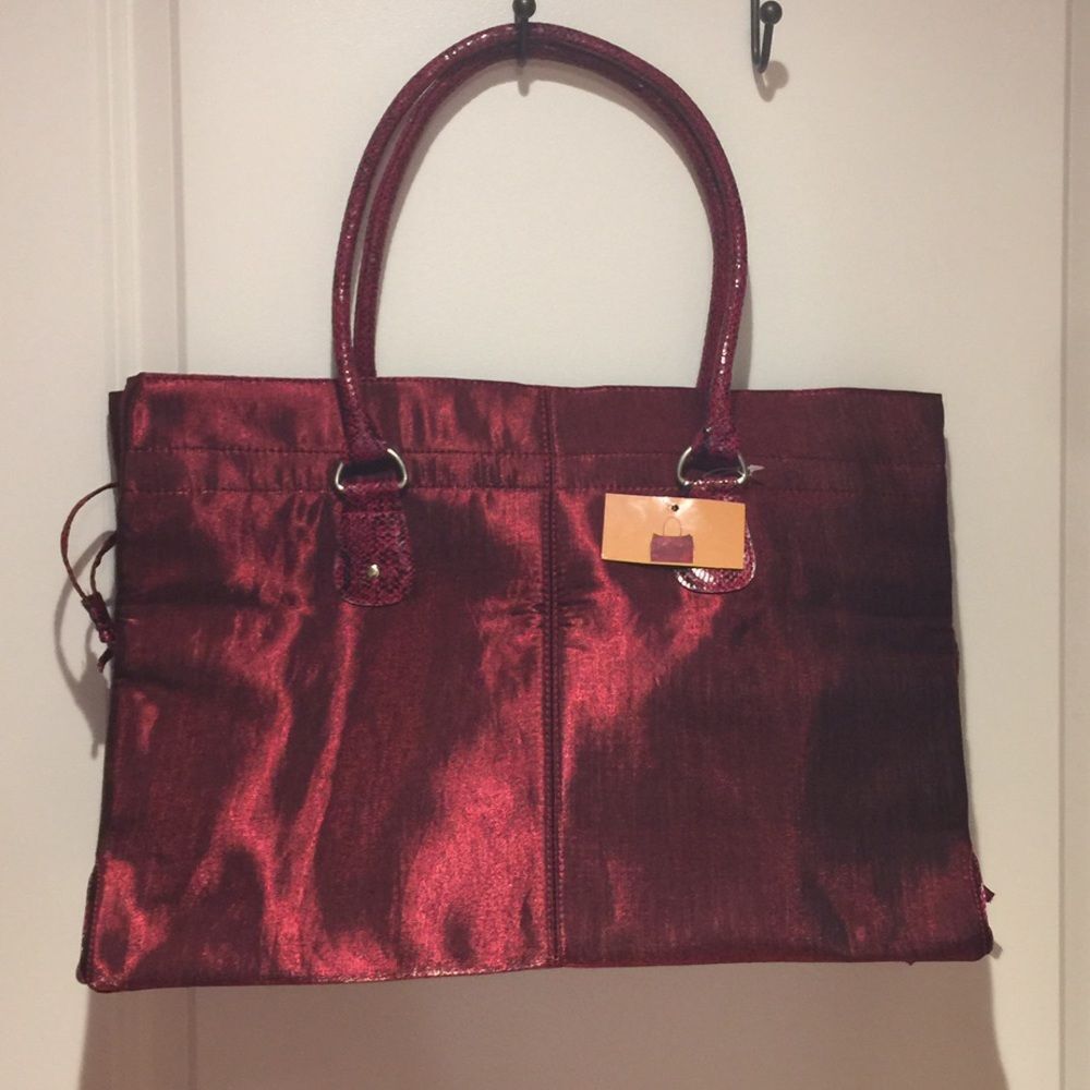 Burgundy tote bag